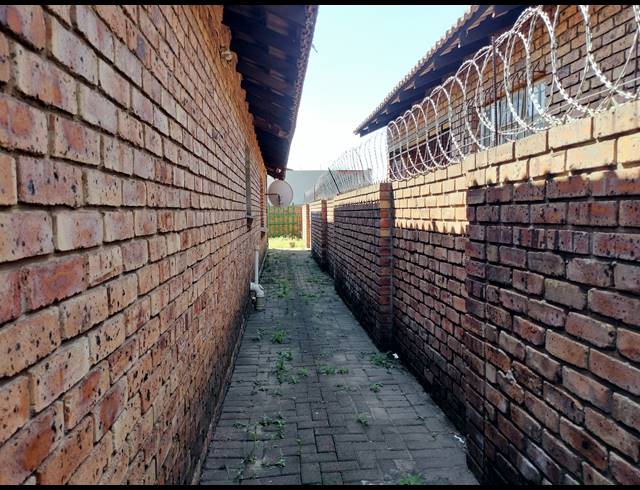 2 BEDROOM FREEHOLD FOR SALE IN WITBANK EXT 10
